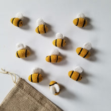 Charger l'image dans la galerie, Abeilles de laine feutrée
