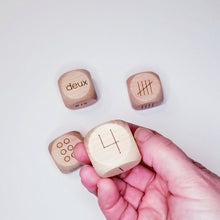 Charger l'image dans la galerie, Grands dés en bois