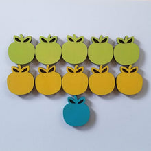 Charger l'image dans la galerie, Insert trofast - Comptons les pommes – Plateau sensoriel en bois
